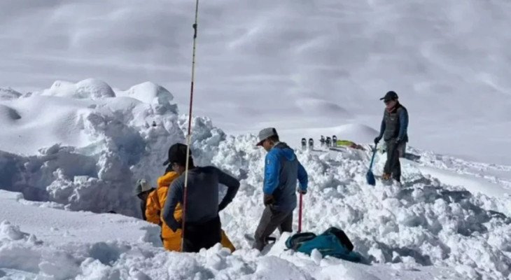 নেপালে তুষারধসে ১৫ পর্বতারোহণ সহকারীর মৃত্যু, নিখোঁজ ১